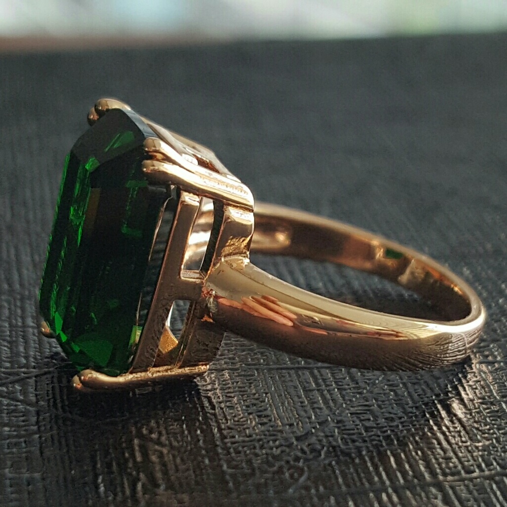4.20ct Octagon Emerald Lab Created Solitaire Ring - Picture 3 of 7